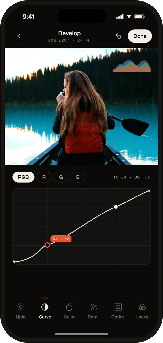 App-Ansichten: Gradationskurve mit Histogramm und die LUT-Auswahl mit Import einer .cube-Datei.